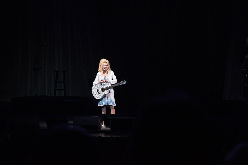 Dolly Parton captivates the audience with her live performance